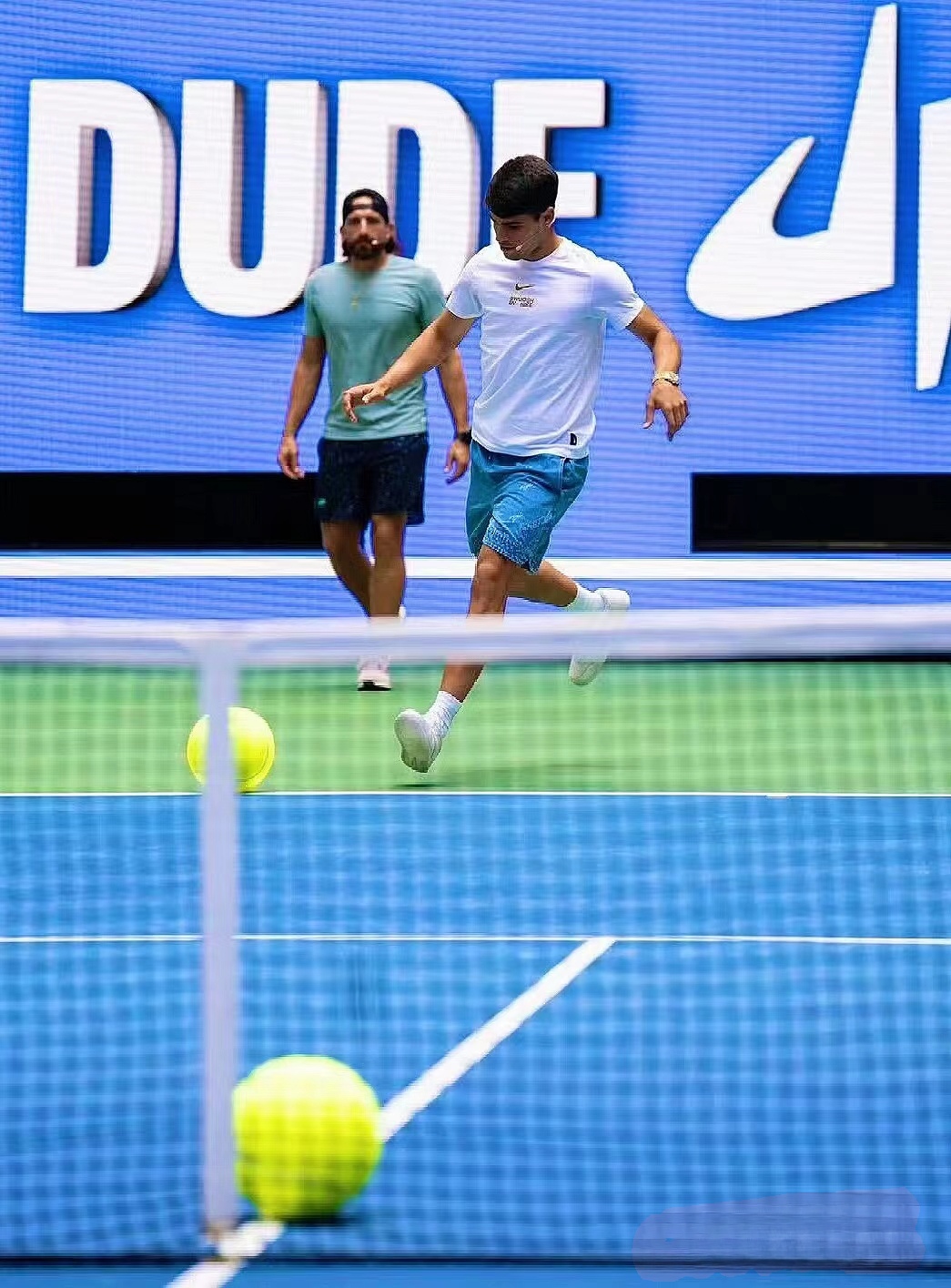 英国网球队轻取美国网球队，费德勒制霸全场