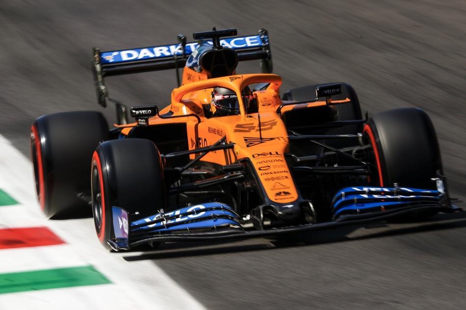 梅赛德斯逆转阿斯顿马丁,塞恩斯关键制胜 梅赛德斯逆转阿斯顿马丁,塞恩斯关键制胜