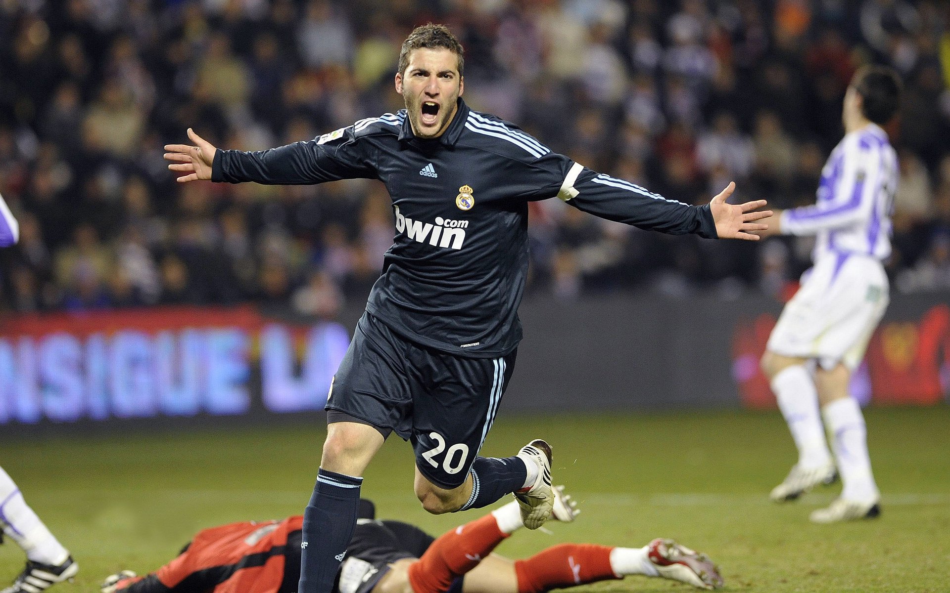 那不勒斯横扫曼城，托尼关键制胜，意甲雄狮的欧冠之夜