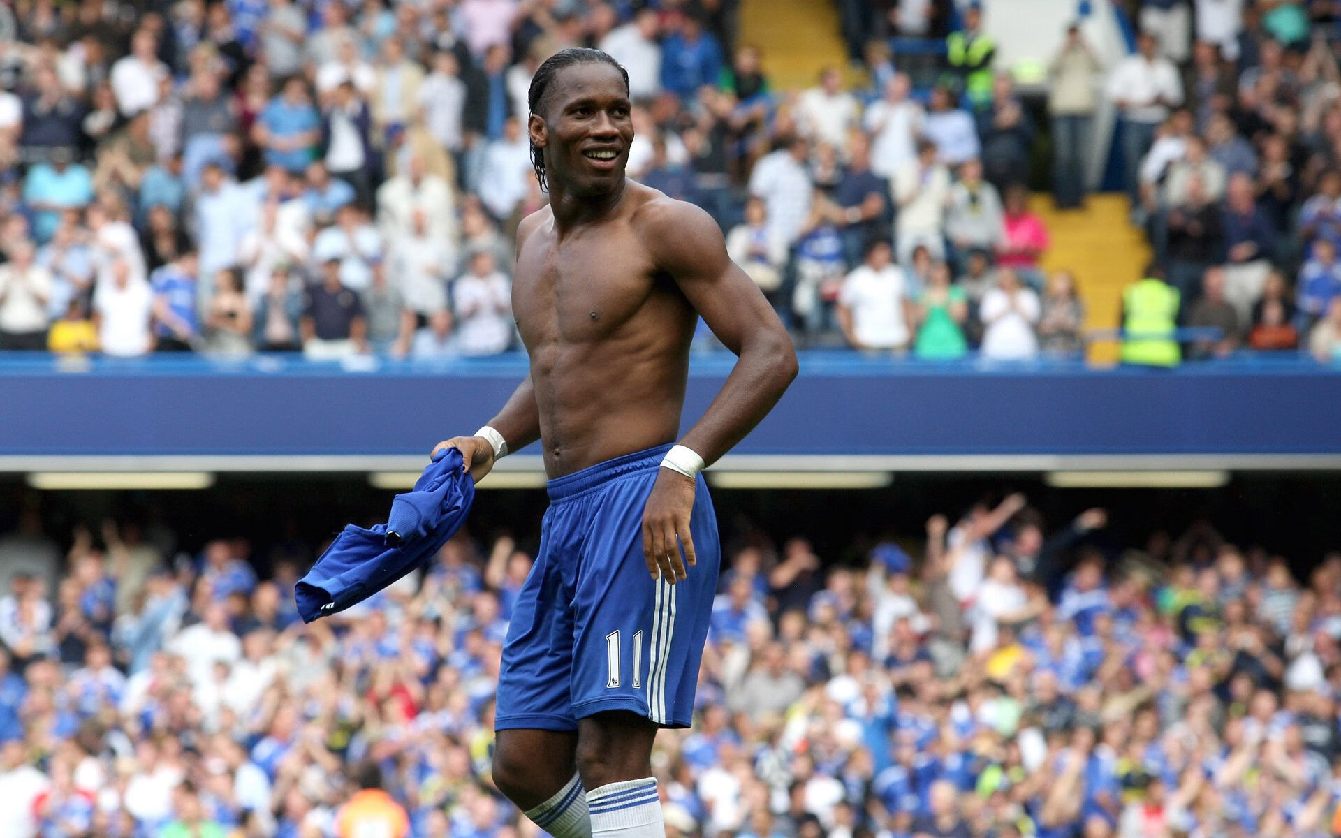 赛道上的瞬间永恒，阿隆索火热状态助迈凯伦绝杀阿斯顿马丁